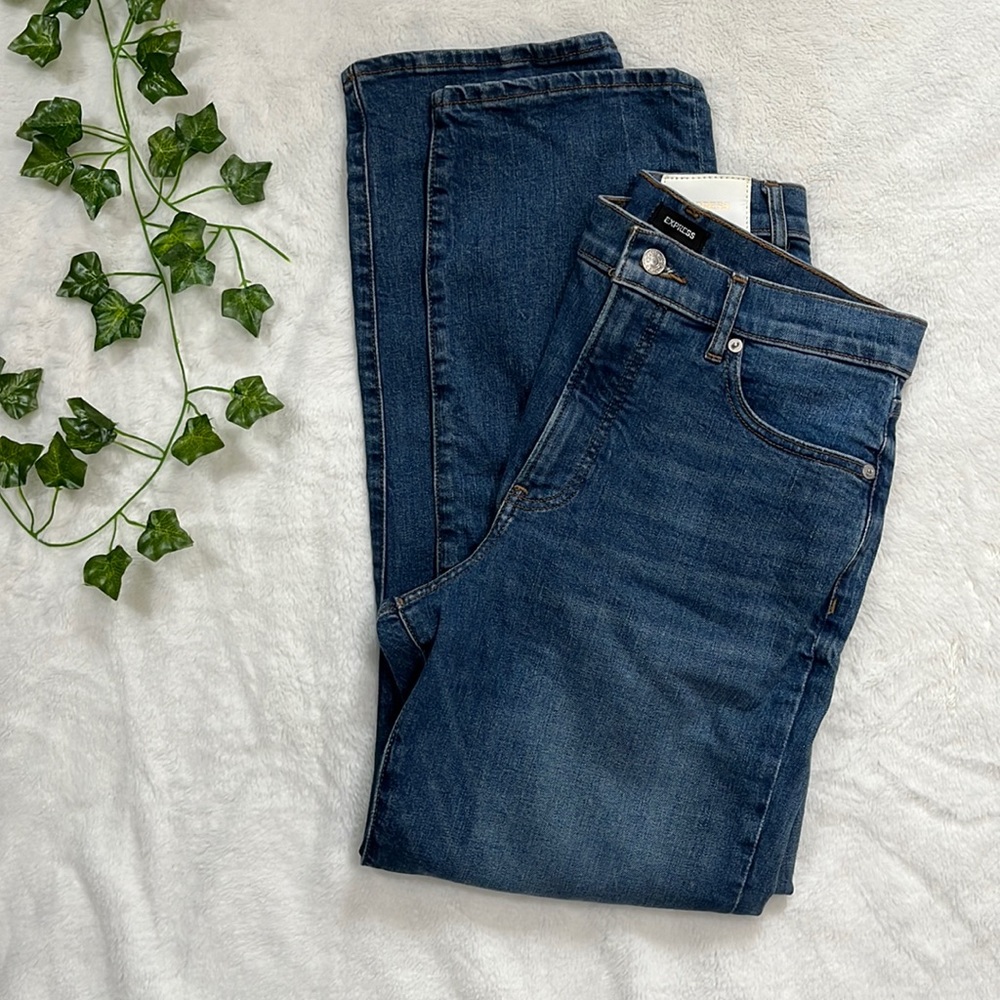 DONATING TMRW LAST CHANCE Express Modern Straight Super High Rise Jeans size 6 R